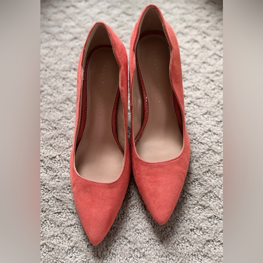 Kelly & Katie Coral Suede Block Heel Pumps Size 6 1/2 Pointed Toe